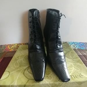 Granny style 3 1/2 in. heel, squared toe.